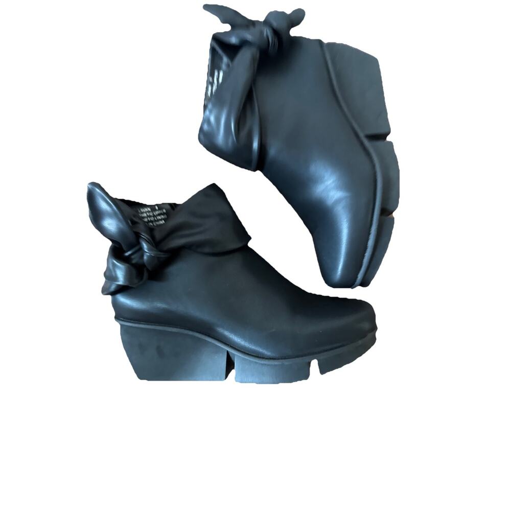 GC Shoes Women's Lavan Bow Detail Wedge Heel Ankle Booties Black Size 8